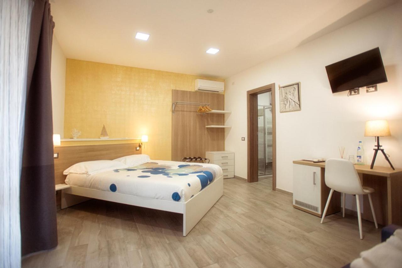 Marbianco B&B Marina Di Carrara Eksteriør billede